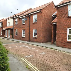 Exquisite Hessle
